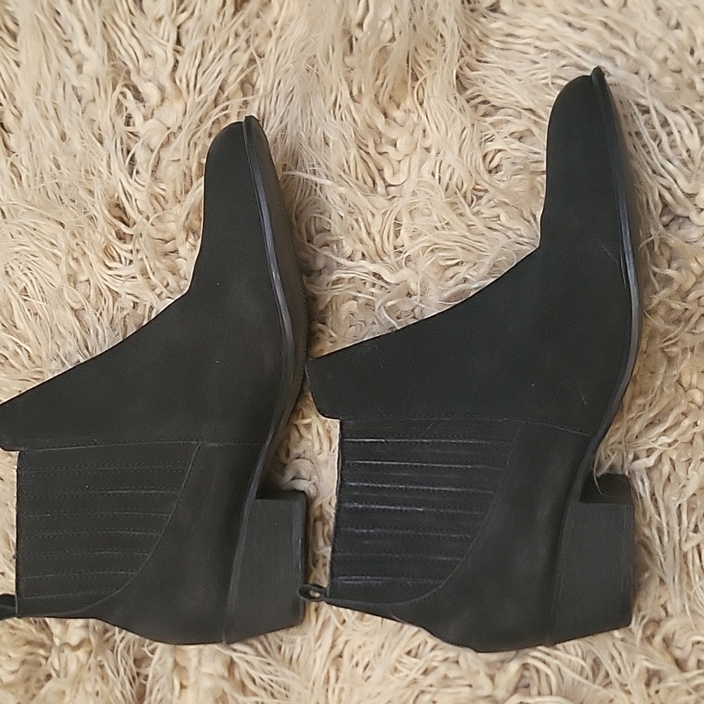 STEVE MADDEN booties